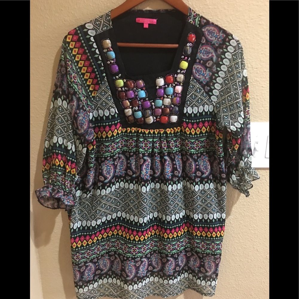 Elegant top from Egypt fits 180lbs